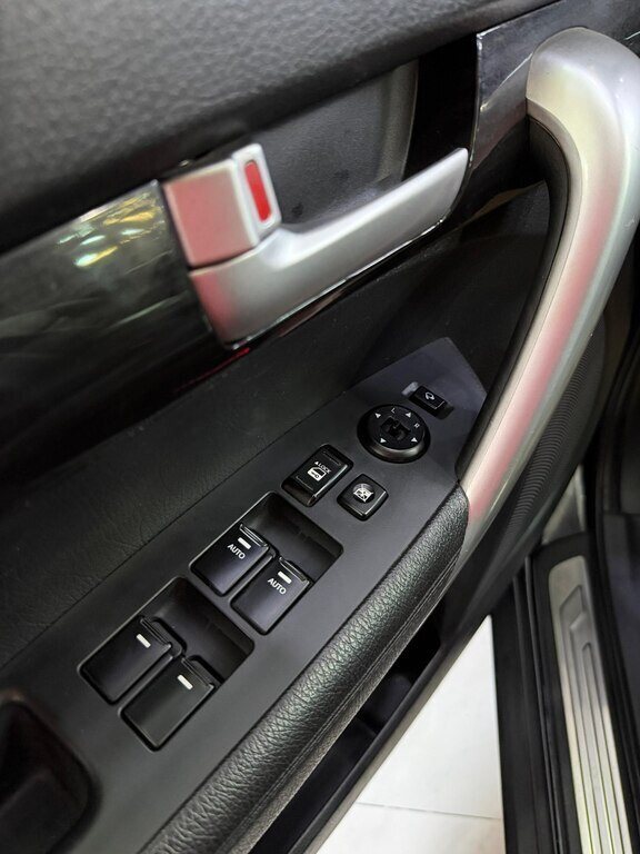 2010 Kia Sorento, 2.0L, 218086km - Image 9