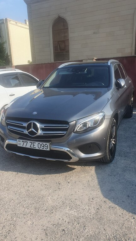 2016 Mercedes GLC 250 4MATIC, 2.1L, 202800km - Image 1