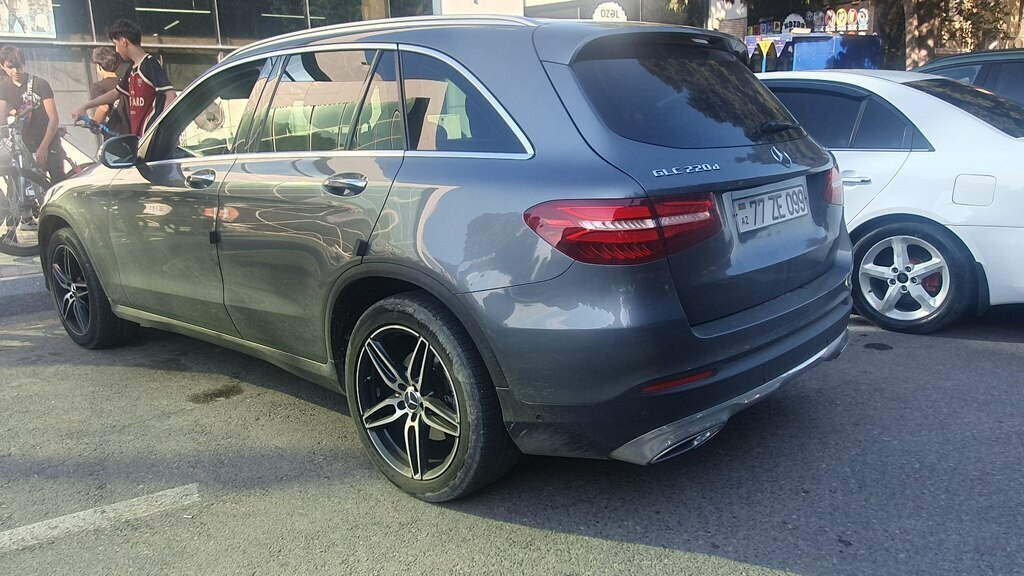 2016 Mercedes GLC 250 4MATIC, 2.1L, 202800km - Image 3