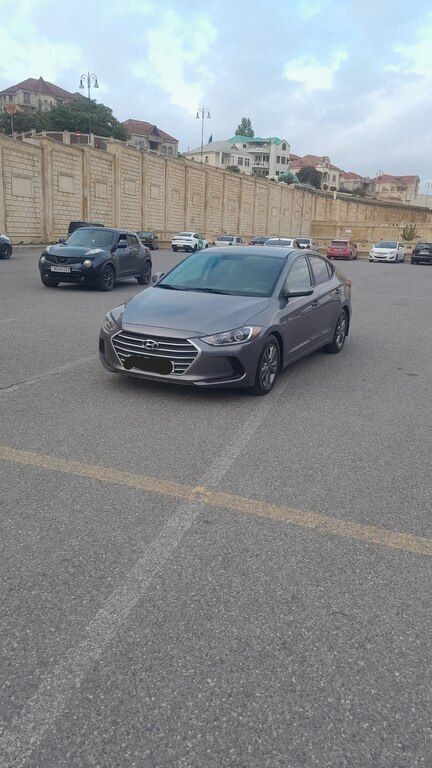 2018 Hyundai Elantra, 2.0L, 122571km - Image 1