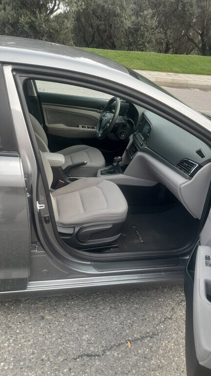 2018 Hyundai Elantra, 2.0L, 122571km - Image 13