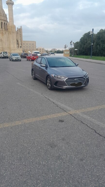 2018 Hyundai Elantra, 2.0L, 122571km - Image 3