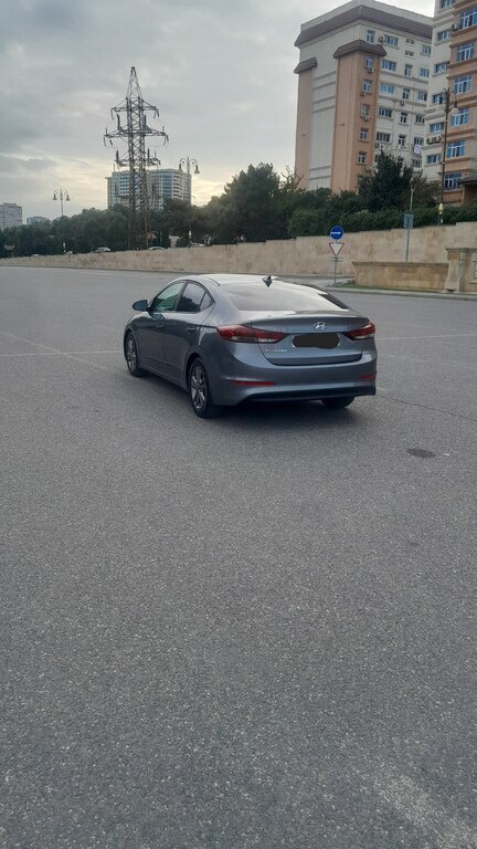2018 Hyundai Elantra, 2.0L, 122571km - Image 4