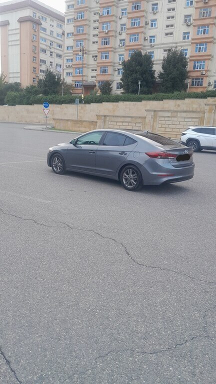 2018 Hyundai Elantra, 2.0L, 122571km - Image 5