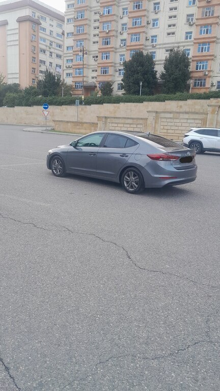 2018 Hyundai Elantra, 2.0L, 122571km - Image 6