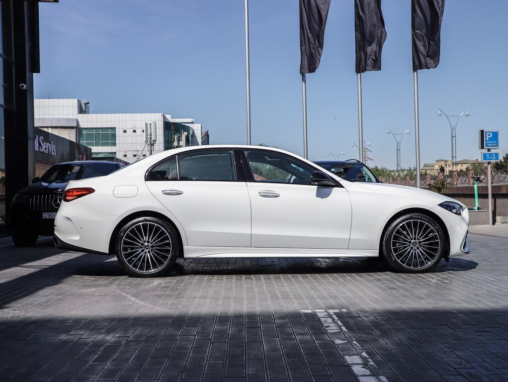 2024 Mercedes C 200, 1.5L, 0km - Image 3
