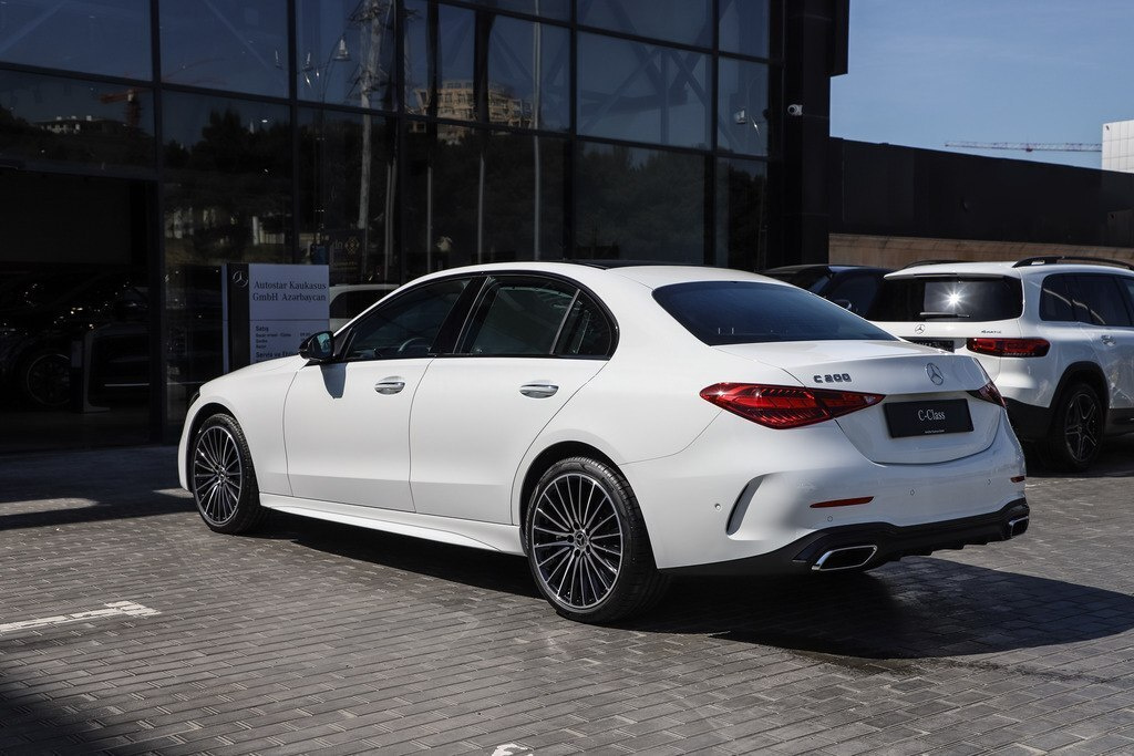 2024 Mercedes C 200, 1.5L, 0km - Image 5