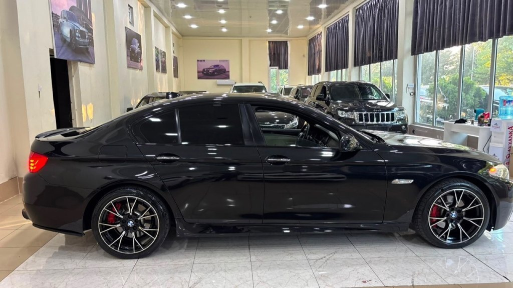 2013 BMW 528, 2.0L, 245000km - Image 5