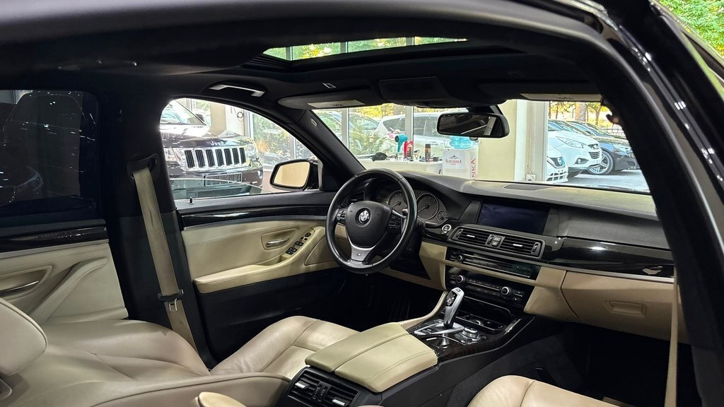 2013 BMW 528, 2.0L, 245000km - Image 9