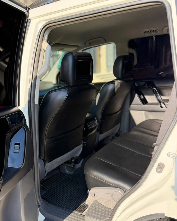 2010 Toyota Land Cruiser Prado, 2.7L, 179000km - Image 13