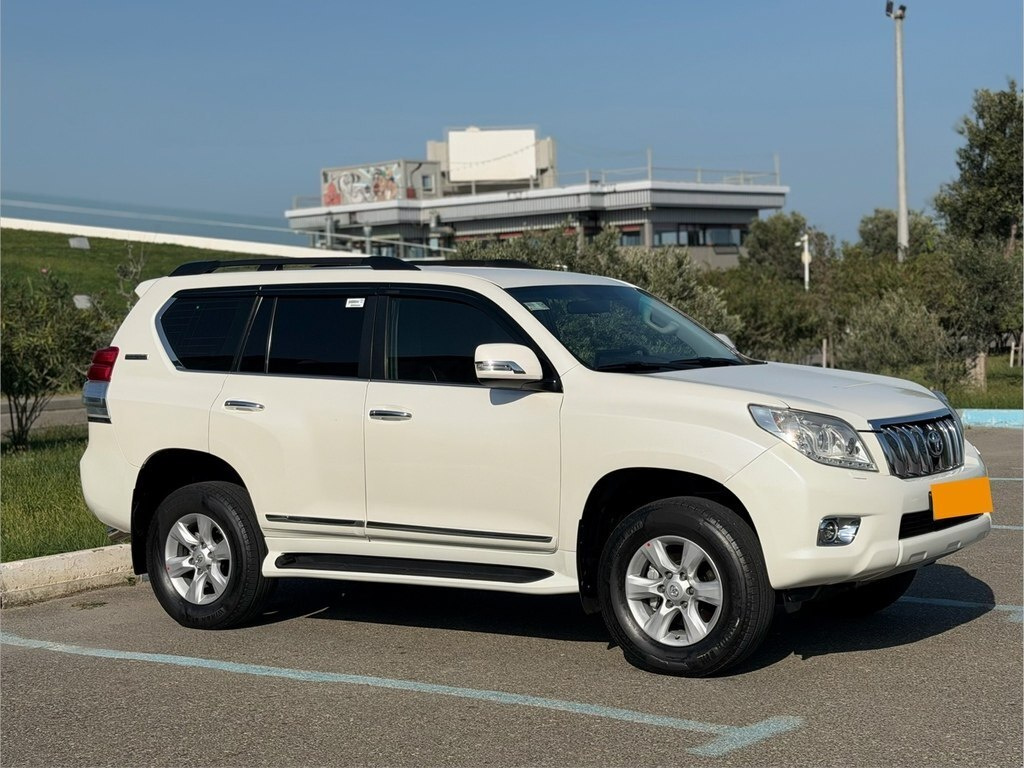 2010 Toyota Land Cruiser Prado, 2.7L, 179000km - Image 3
