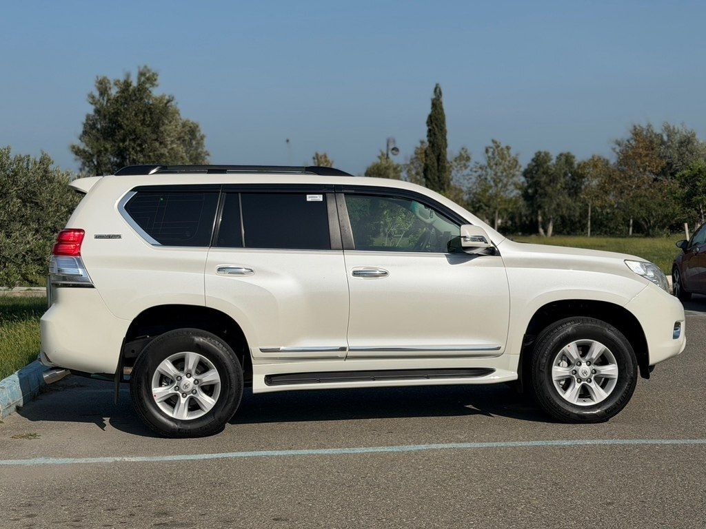 2010 Toyota Land Cruiser Prado, 2.7L, 179000km - Image 4