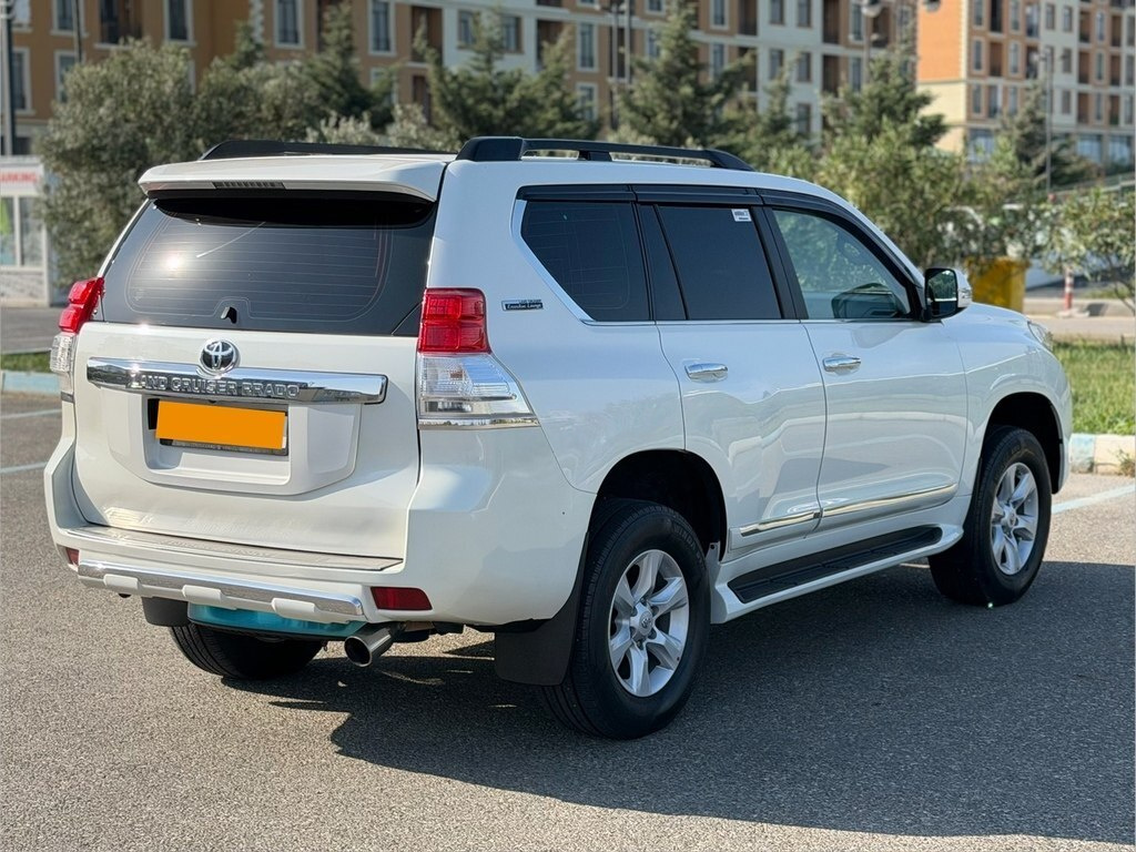 2010 Toyota Land Cruiser Prado, 2.7L, 179000km - Image 6
