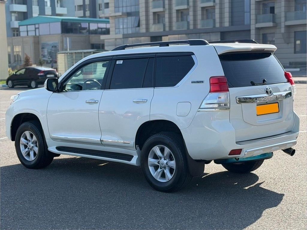 2010 Toyota Land Cruiser Prado, 2.7L, 179000km - Image 7