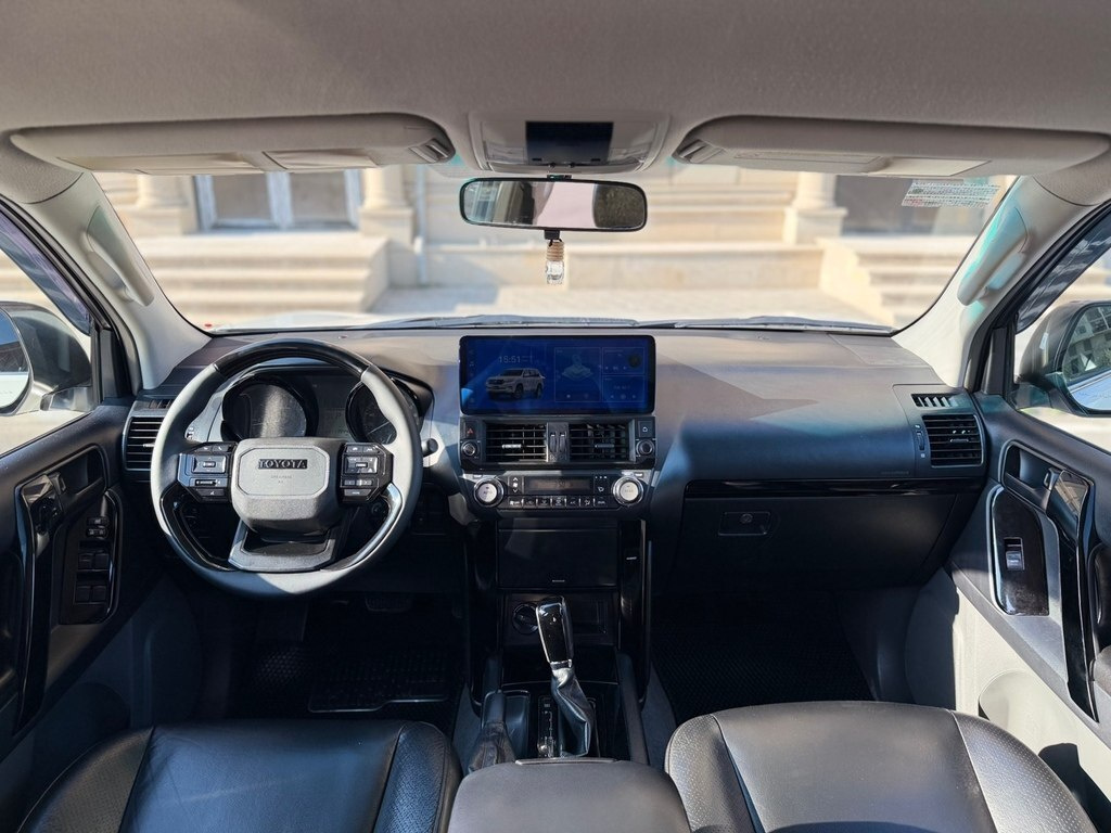 2010 Toyota Land Cruiser Prado, 2.7L, 179000km - Image 10