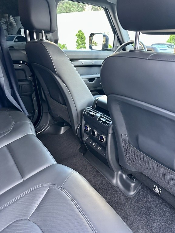 2024 Land Rover Defender, 2.0L, 10000km - Image 12
