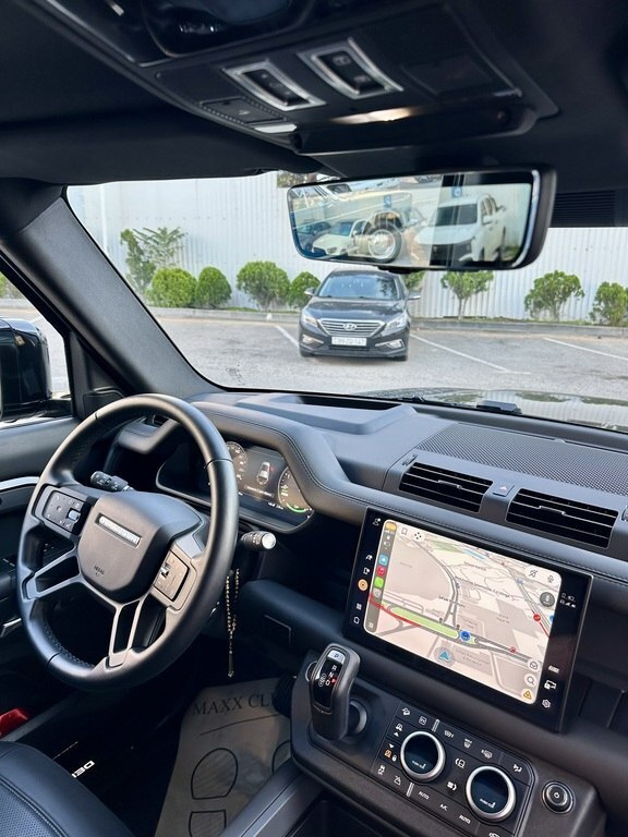 2024 Land Rover Defender, 2.0L, 10000km - Image 18