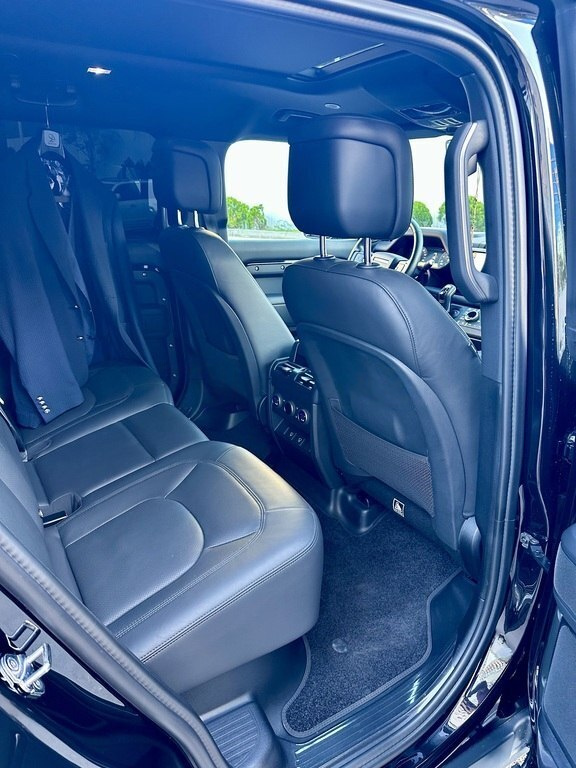 2024 Land Rover Defender, 2.0L, 10000km - Image 9