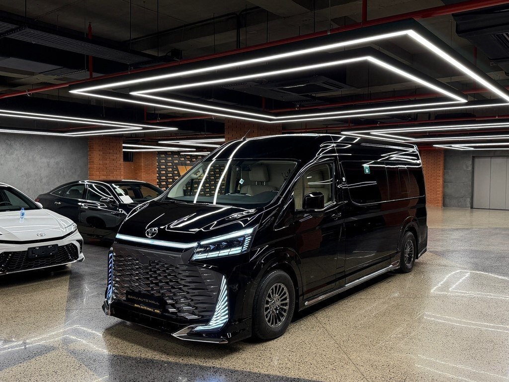 2025 Toyota HiAce, 3.5L, 2500km - Image 2