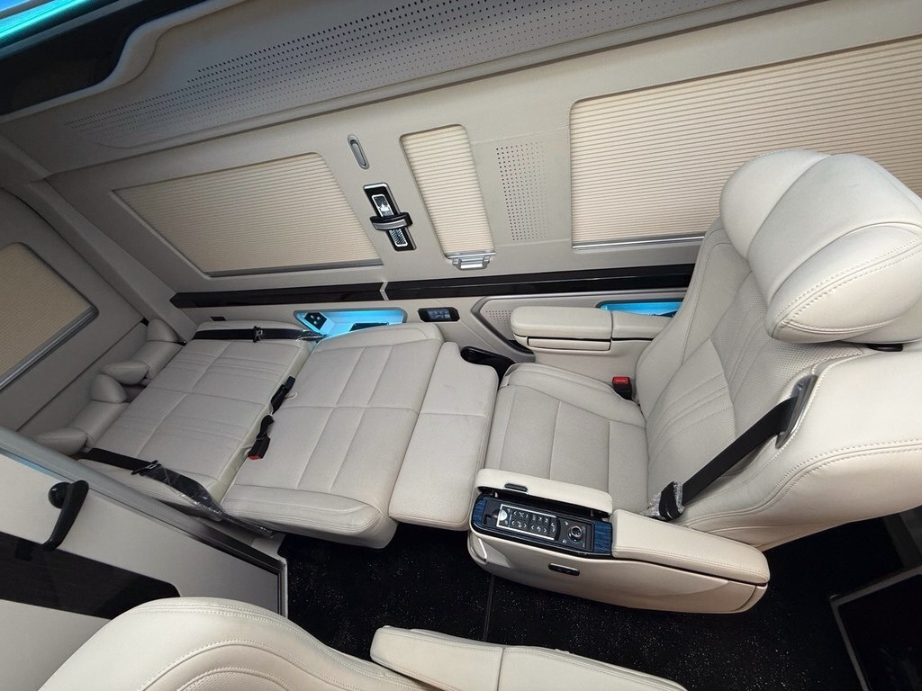 2025 Toyota HiAce, 3.5L, 2500km - Image 15
