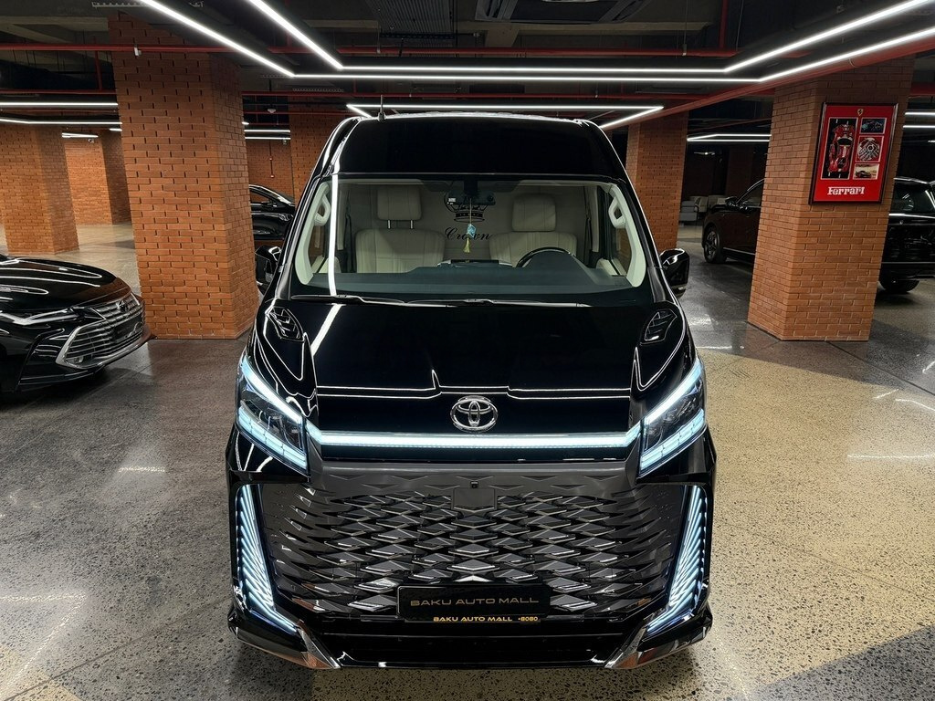2025 Toyota HiAce, 3.5L, 2500km - Image 5