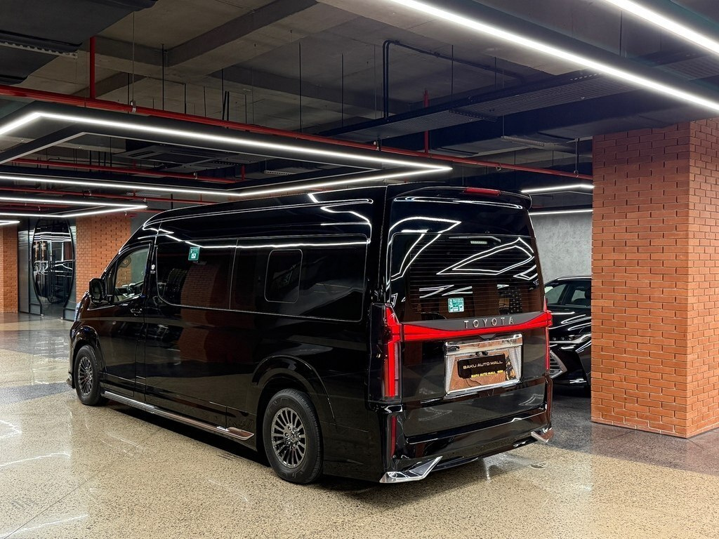 2025 Toyota HiAce, 3.5L, 2500km - Image 7