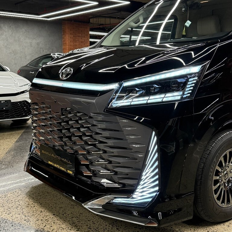 2025 Toyota HiAce, 3.5L, 2500km - Image 9