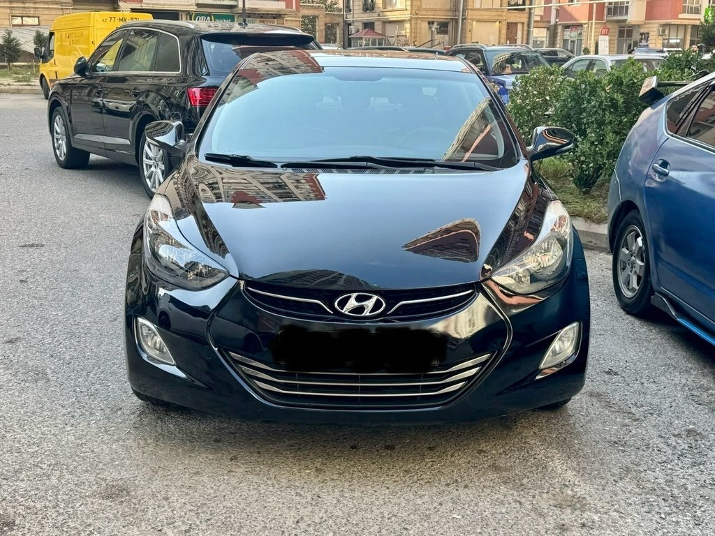 2012 Hyundai Elantra, 1.8L, 192000km - Image 1