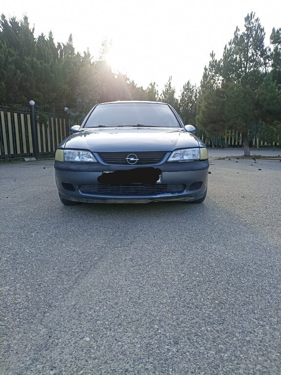 1998 Opel Vectra, 1.6L, 327000km - Image 1
