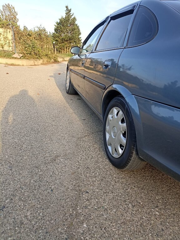 1998 Opel Vectra, 1.6L, 327000km - Image 12