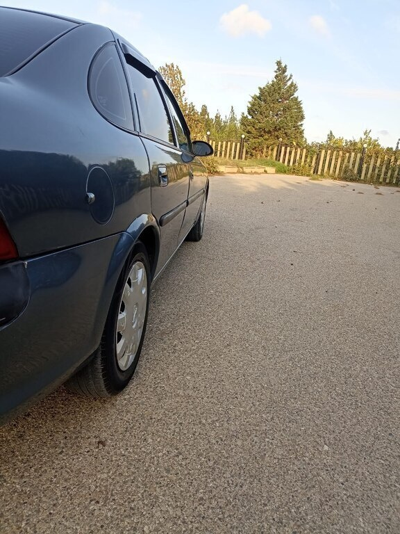 1998 Opel Vectra, 1.6L, 327000km - Image 13