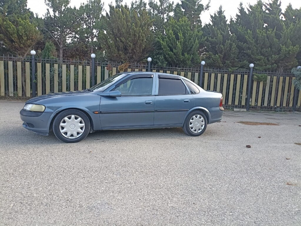 1998 Opel Vectra, 1.6L, 327000km - Image 4