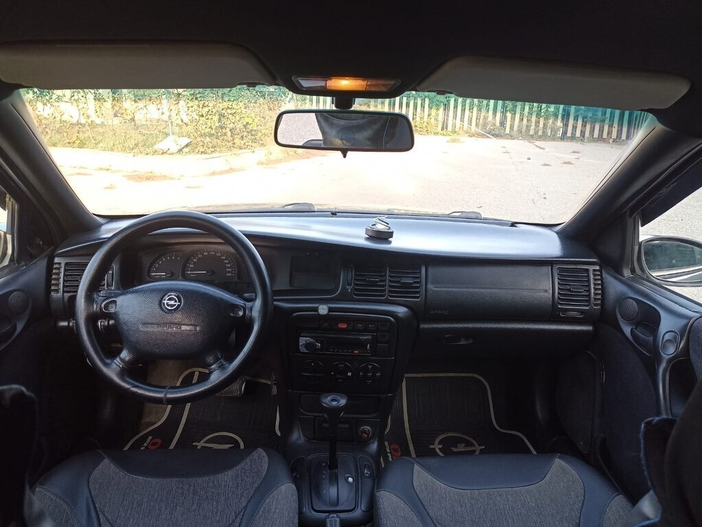 1998 Opel Vectra, 1.6L, 327000km - Image 6