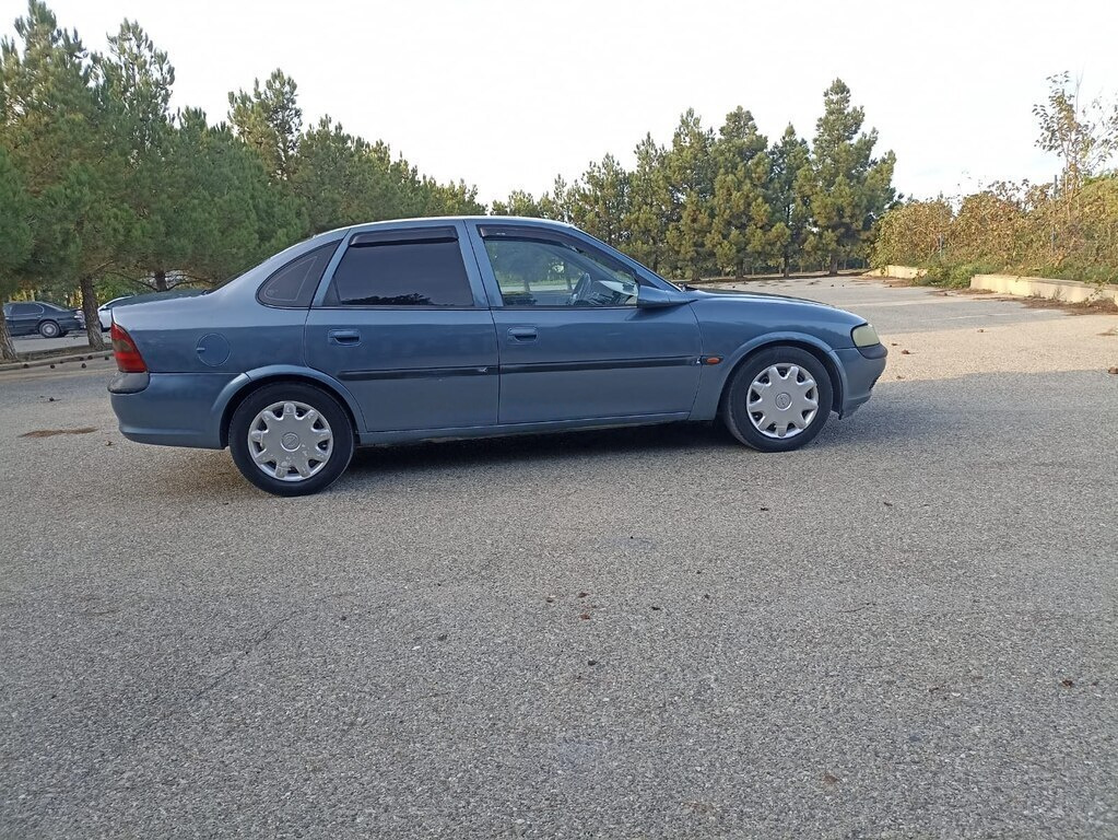 1998 Opel Vectra, 1.6L, 327000km - Image 8