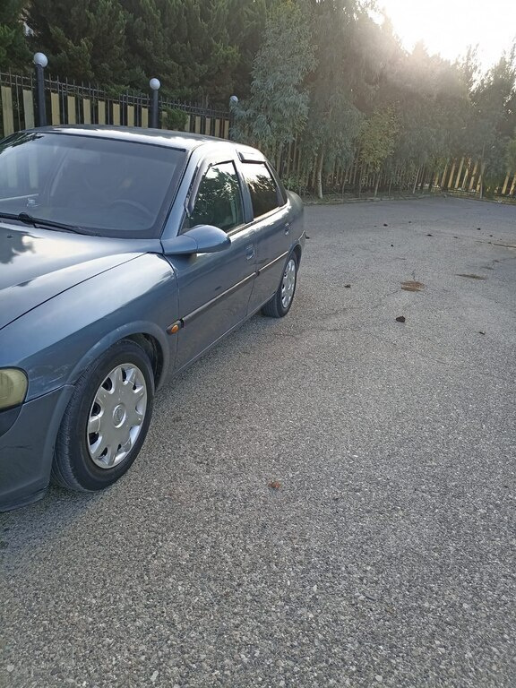 1998 Opel Vectra, 1.6L, 327000km - Image 10