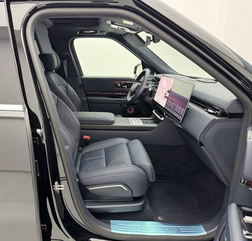 2025 ZEEKR 9X, 2.0L, 5000km - Image 11