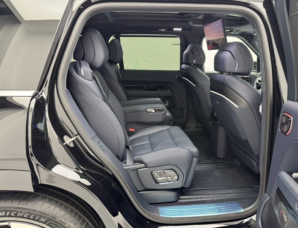 2025 ZEEKR 9X, 2.0L, 5000km - Image 12