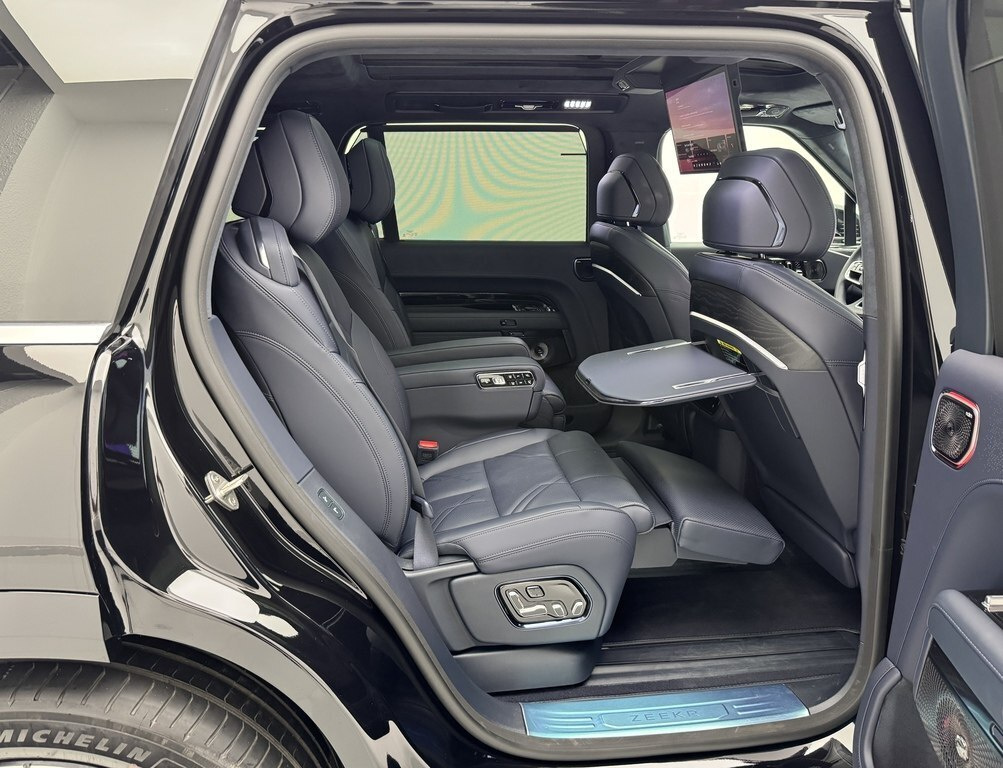 2025 ZEEKR 9X, 2.0L, 5000km - Image 13