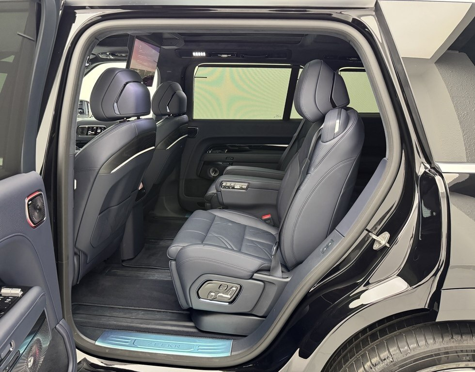 2025 ZEEKR 9X, 2.0L, 5000km - Image 14