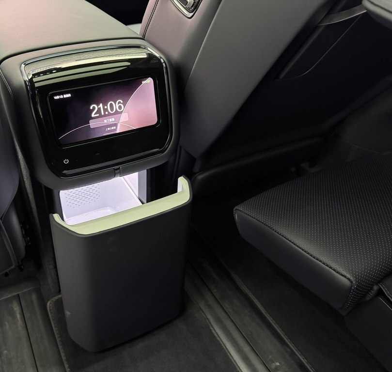2025 ZEEKR 9X, 2.0L, 5000km - Image 20