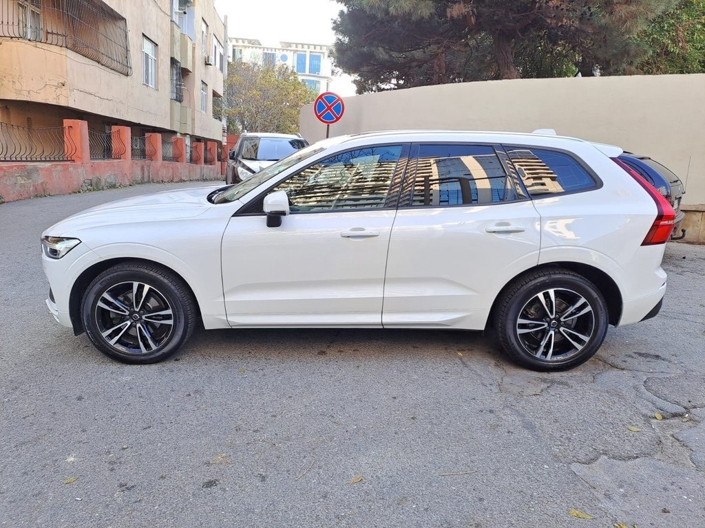 2019 Volvo XC60, 2.0L, 138000km - Image 2