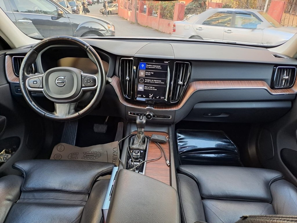 2019 Volvo XC60, 2.0L, 138000km - Image 4