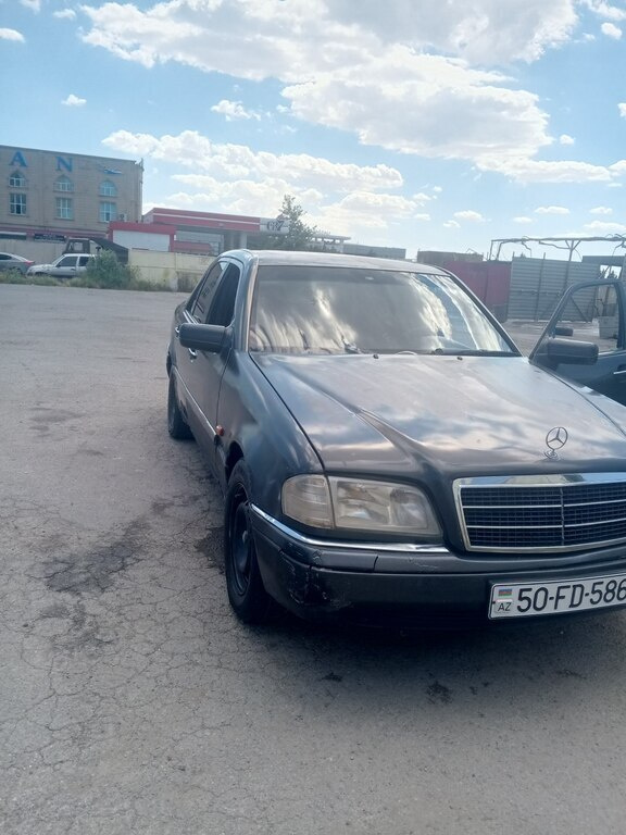 1995 Mercedes C 220, 2.2L, 500000km - Image 1