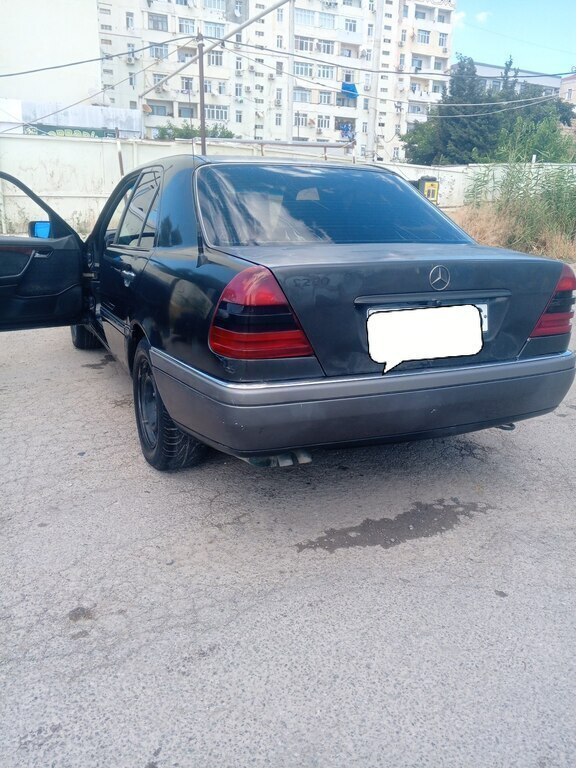 1995 Mercedes C 220, 2.2L, 500000km - Image 2