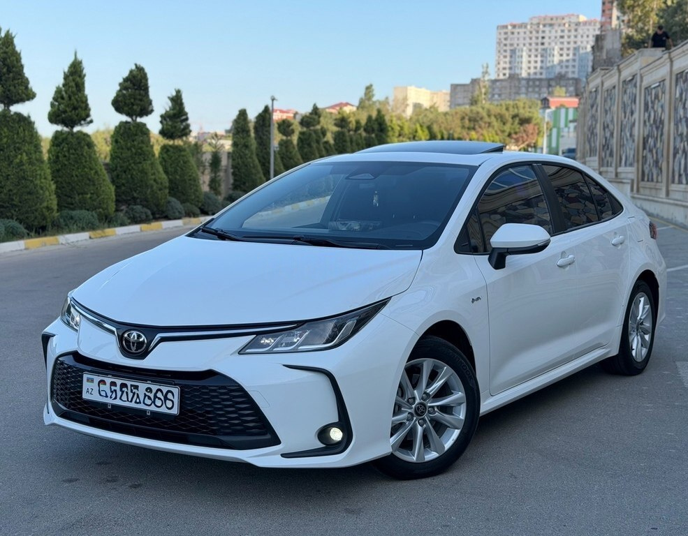 2025 Toyota Corolla, 1.8L, 35000km - Image 1