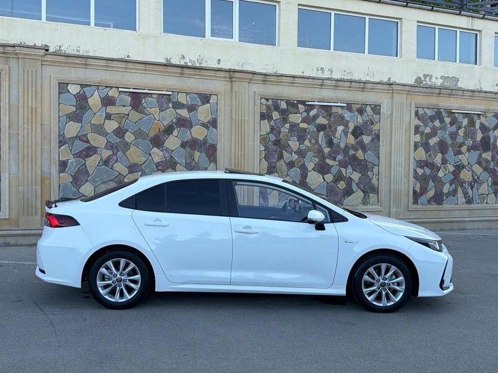 2025 Toyota Corolla, 1.8L, 35000km - Image 7