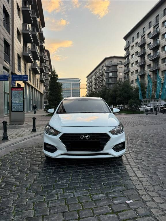 2019 Hyundai Accent, 1.4L, 93500km - Image 1