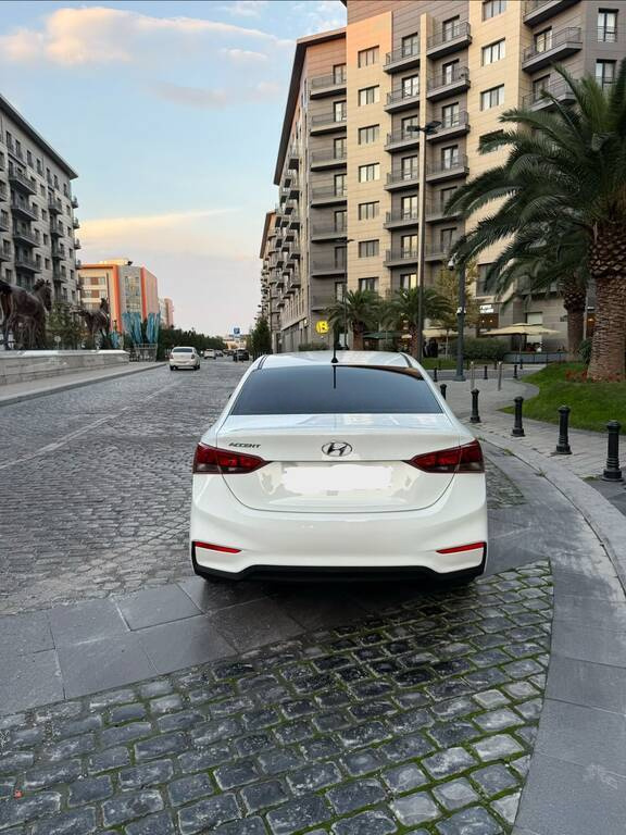 2019 Hyundai Accent, 1.4L, 93500km - Image 2