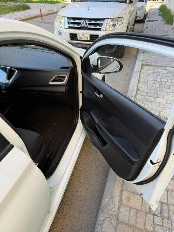 2019 Hyundai Accent, 1.4L, 93500km - Image 9