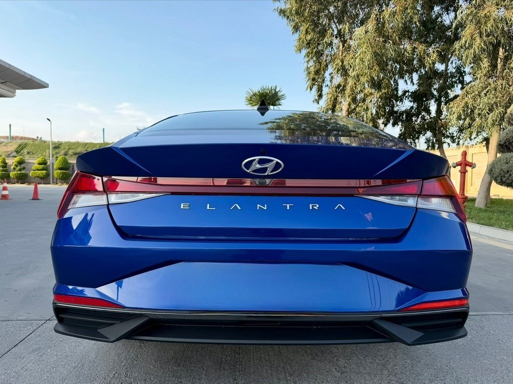 2021 Hyundai Elantra, 2.0L, 73000km - Image 2